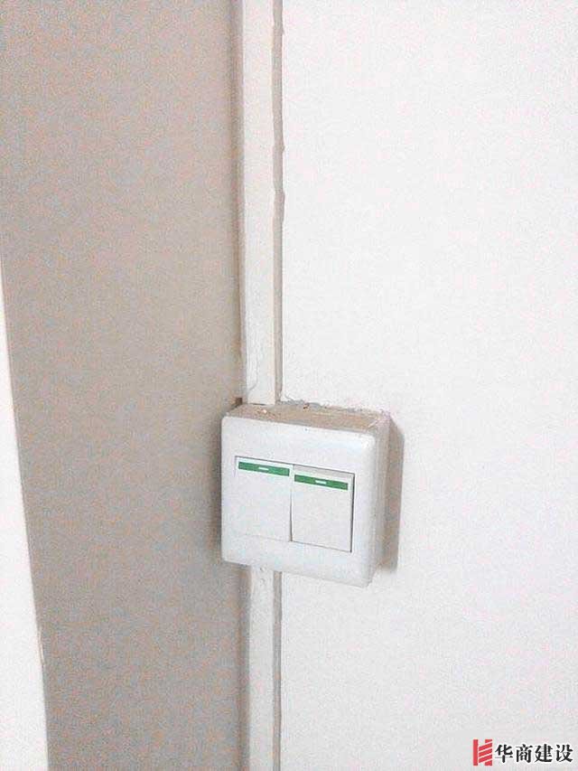 裝修時(shí)走的明線(xiàn)，結(jié)果太丑了，有什么方法把線(xiàn)槽蓋住呢？