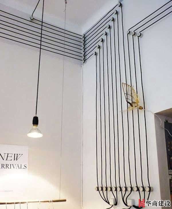 裝修時(shí)走的明線(xiàn)，結(jié)果太丑了，有什么方法把線(xiàn)槽蓋住呢？